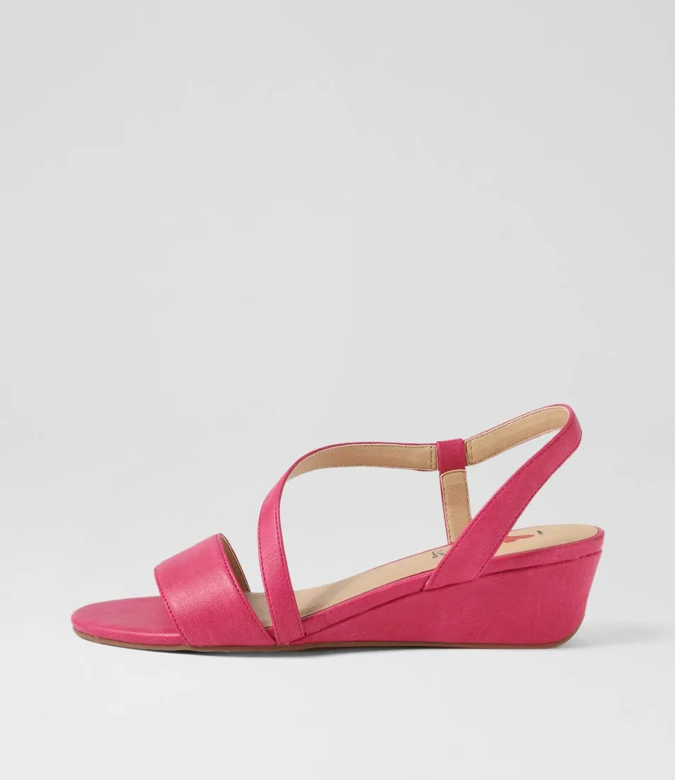 I LOVE BILLY Bozit Fuchsia Sandals