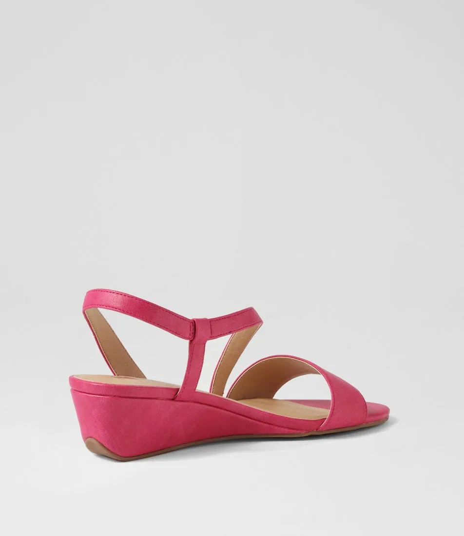 I LOVE BILLY Bozit Fuchsia Sandals