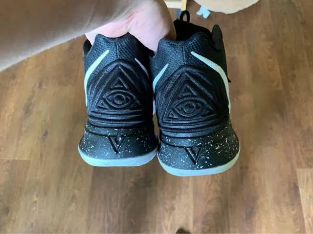 Nike kyrie 5 black magic