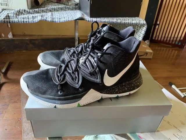 Nike kyrie 5 black magic