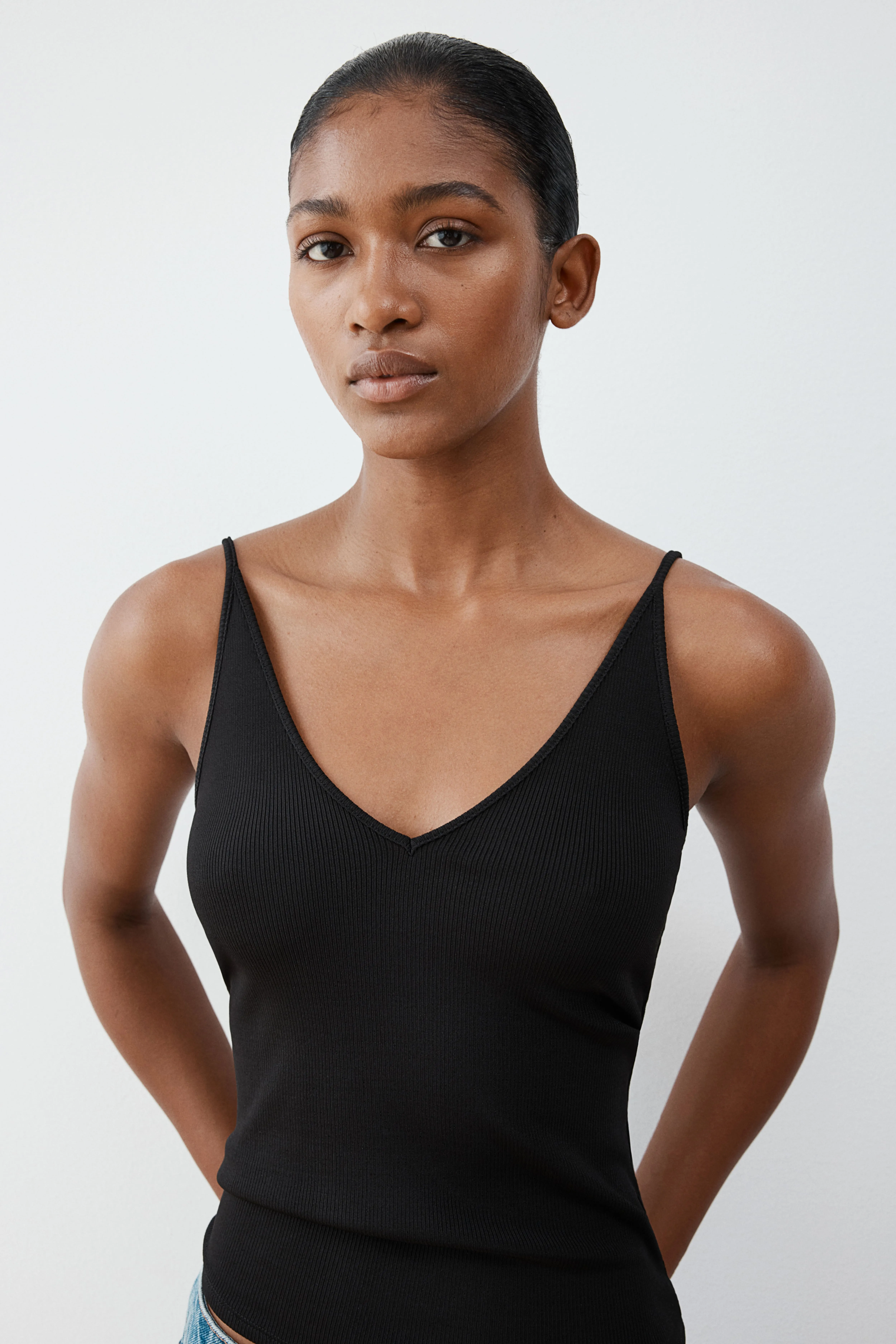 V-neck strappy top - Deep neckline - Sleeveless - Black - Ladies | H&M GB