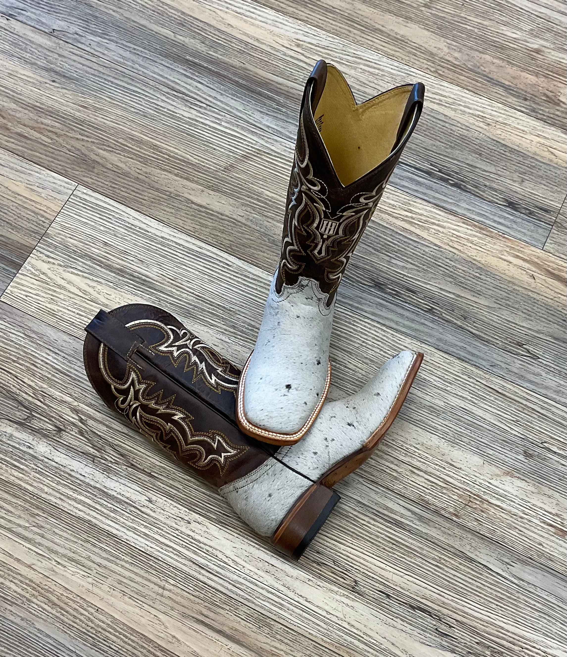 WOMEN’S COWHIDE BOOT